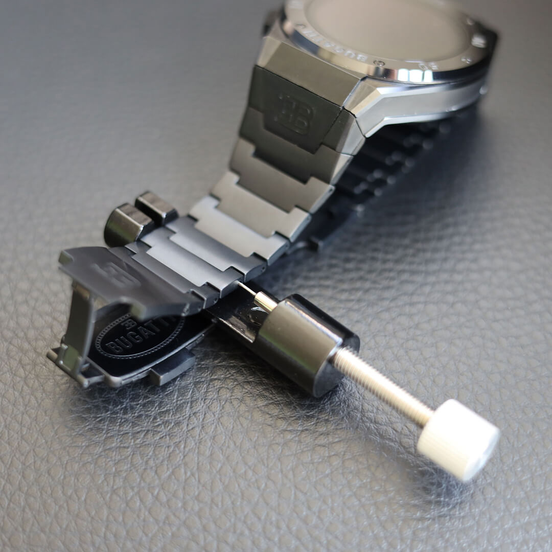 Strumento di regolazione della lunghezza per cinturino in titanio Bugatti